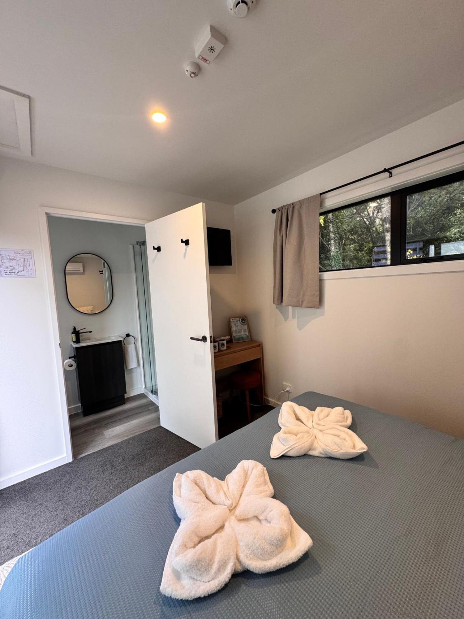 The Flaming Kiwi Backpackers Hostel Queenstown Exterior photo